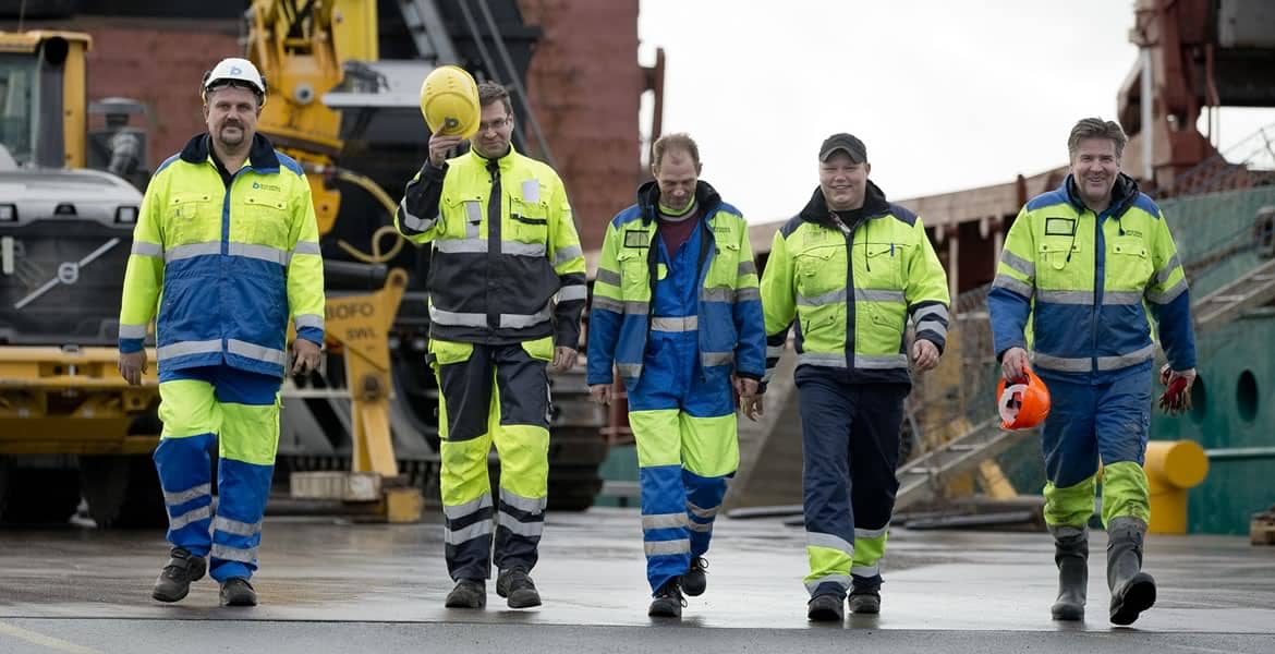 Stevenan miehet Stevenan henkilökuntaa kuvattiin verkkosivuille.